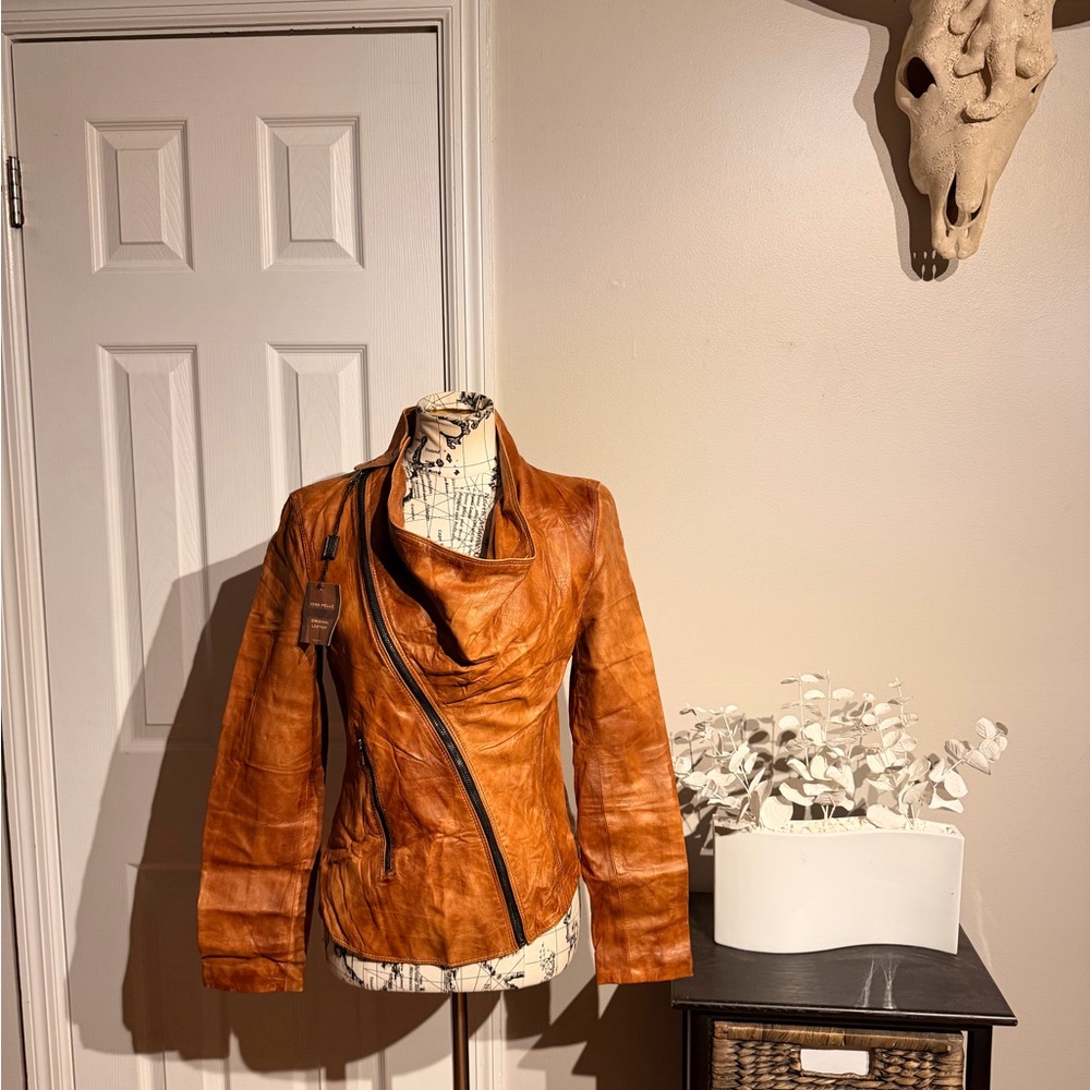NWT Vera Pelle Distressed Leather Jacket Asymmetrical Zipper Avant-garde Saria